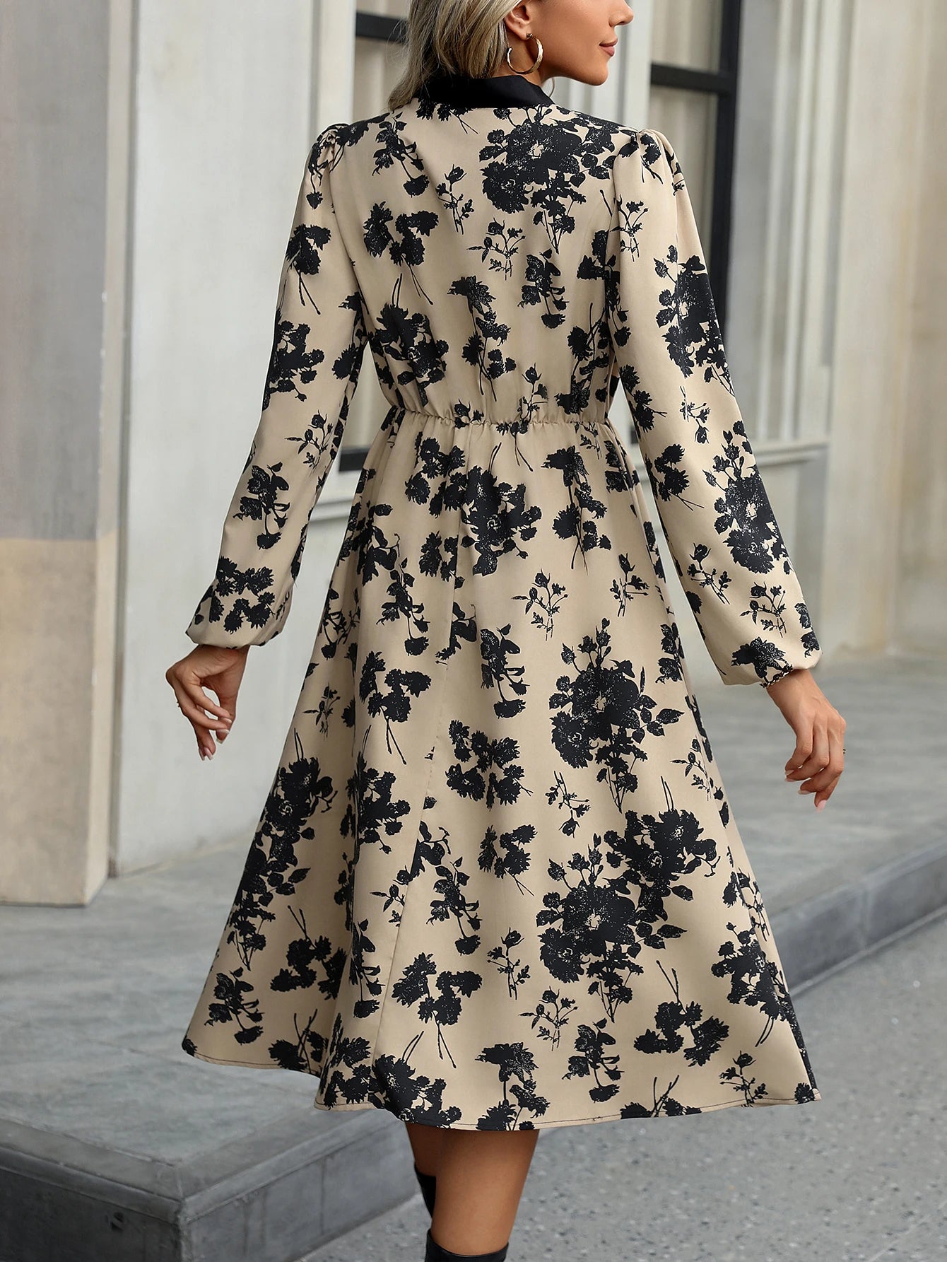 European and American women's fashionable and elegant floating collar printed waist cinched A-line long sleeved dress